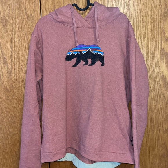 Patagonia Tops - Patagonia, Fitz Roy Bear Uprisal Hoodie, Women's size Large, Salmon color.